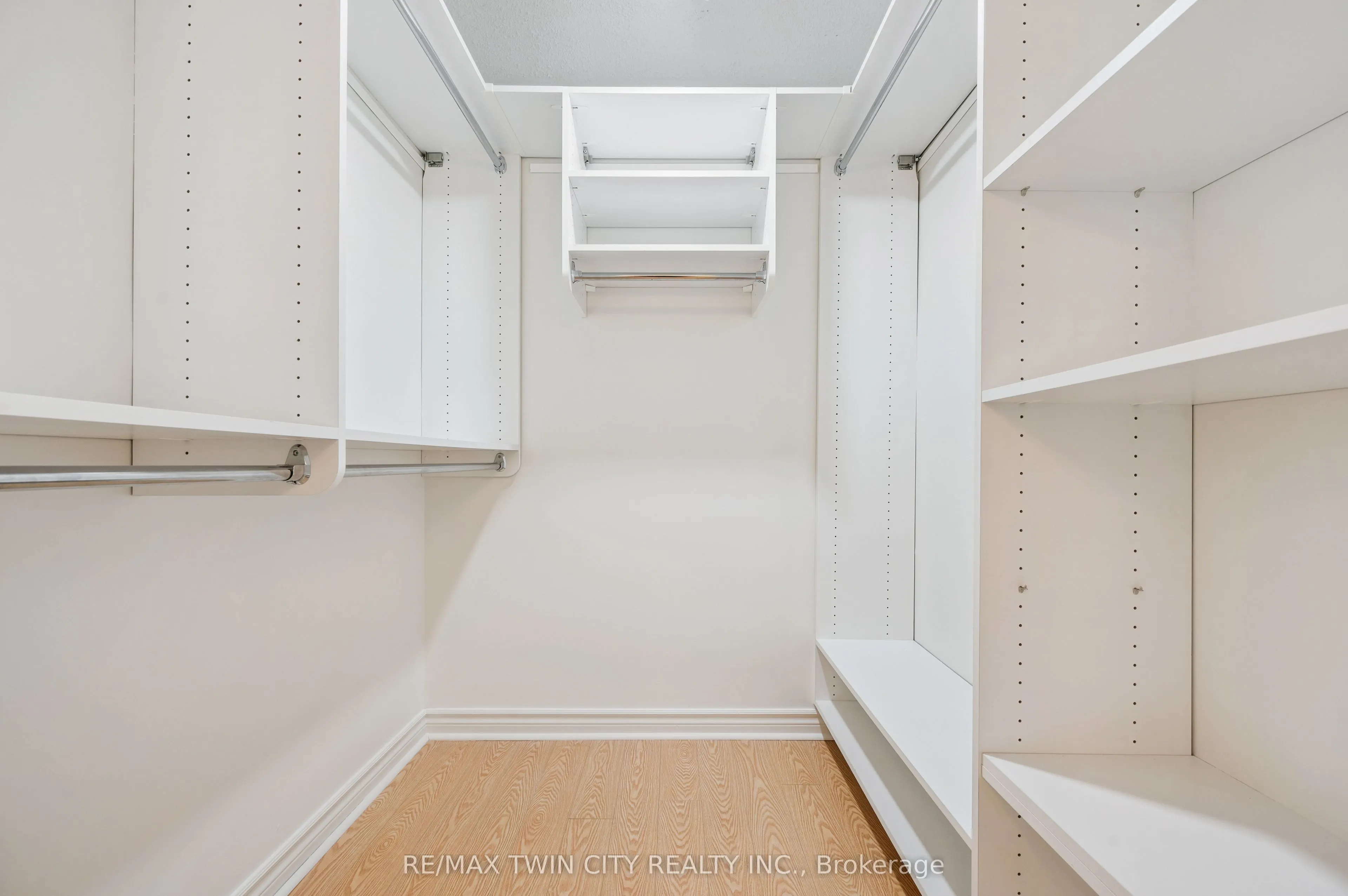 2121 Lakeshore Road, #401