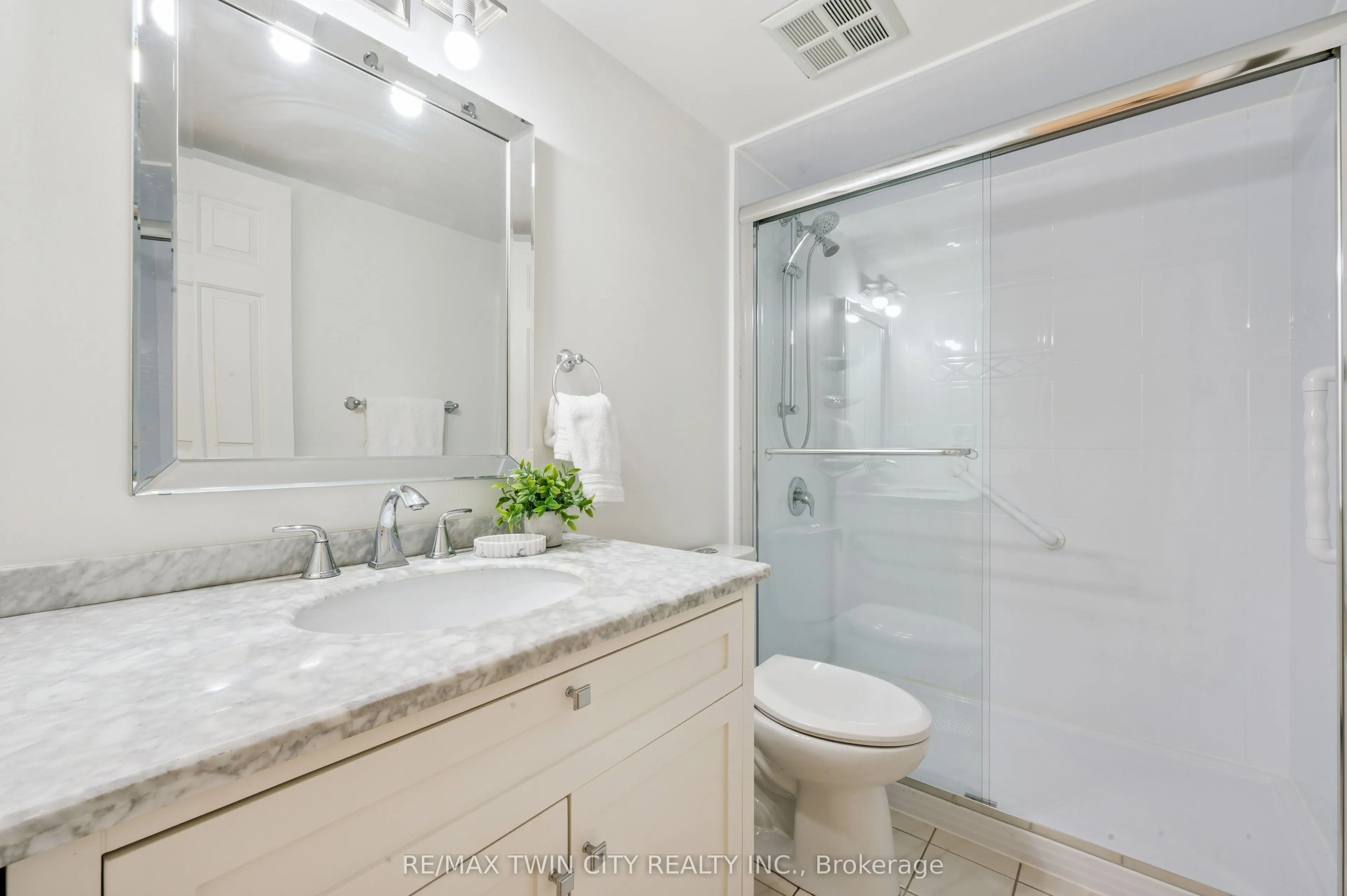 2121 Lakeshore Road, #401