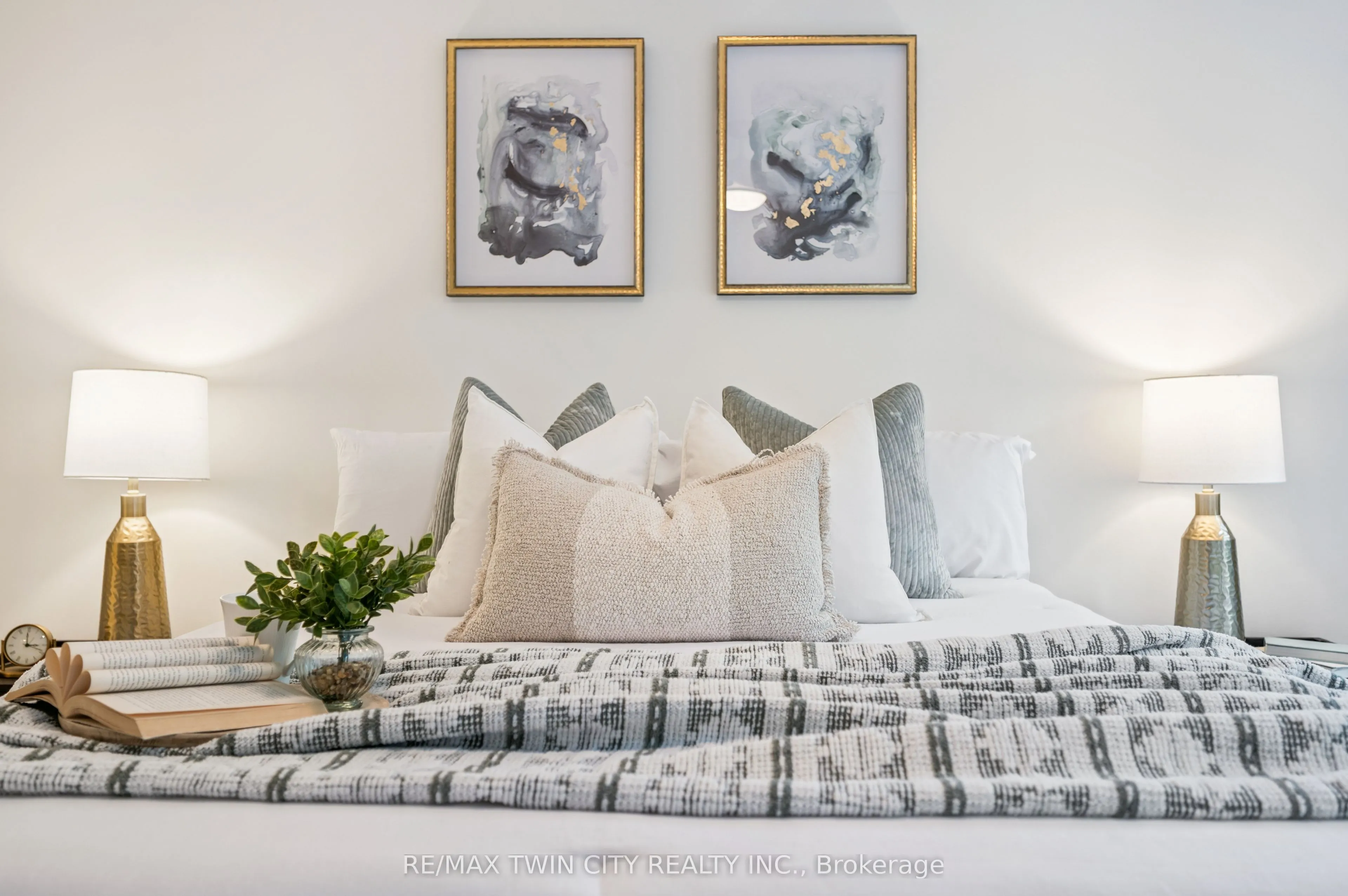 2121 Lakeshore Road, #401