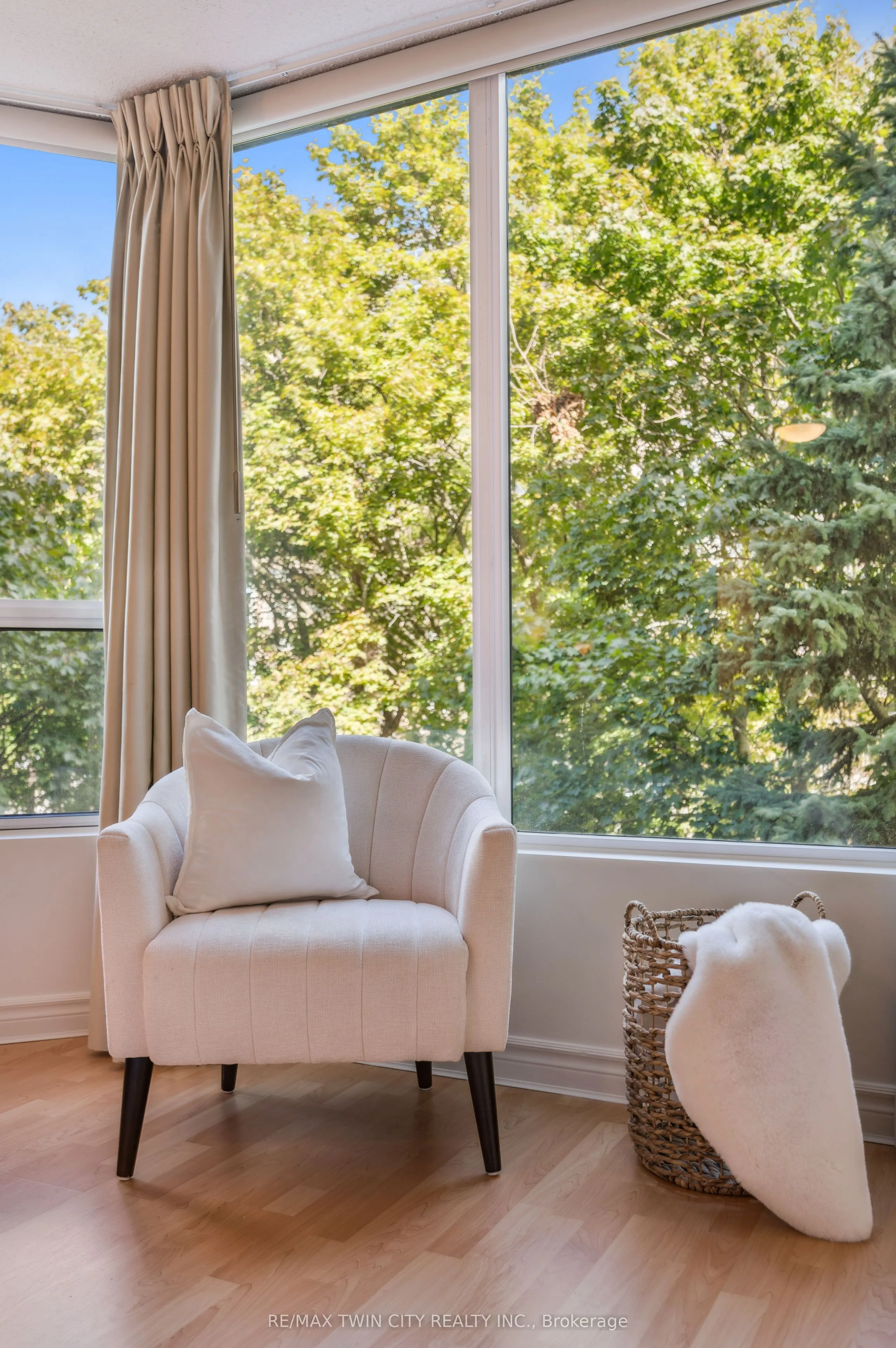 2121 Lakeshore Road, #401