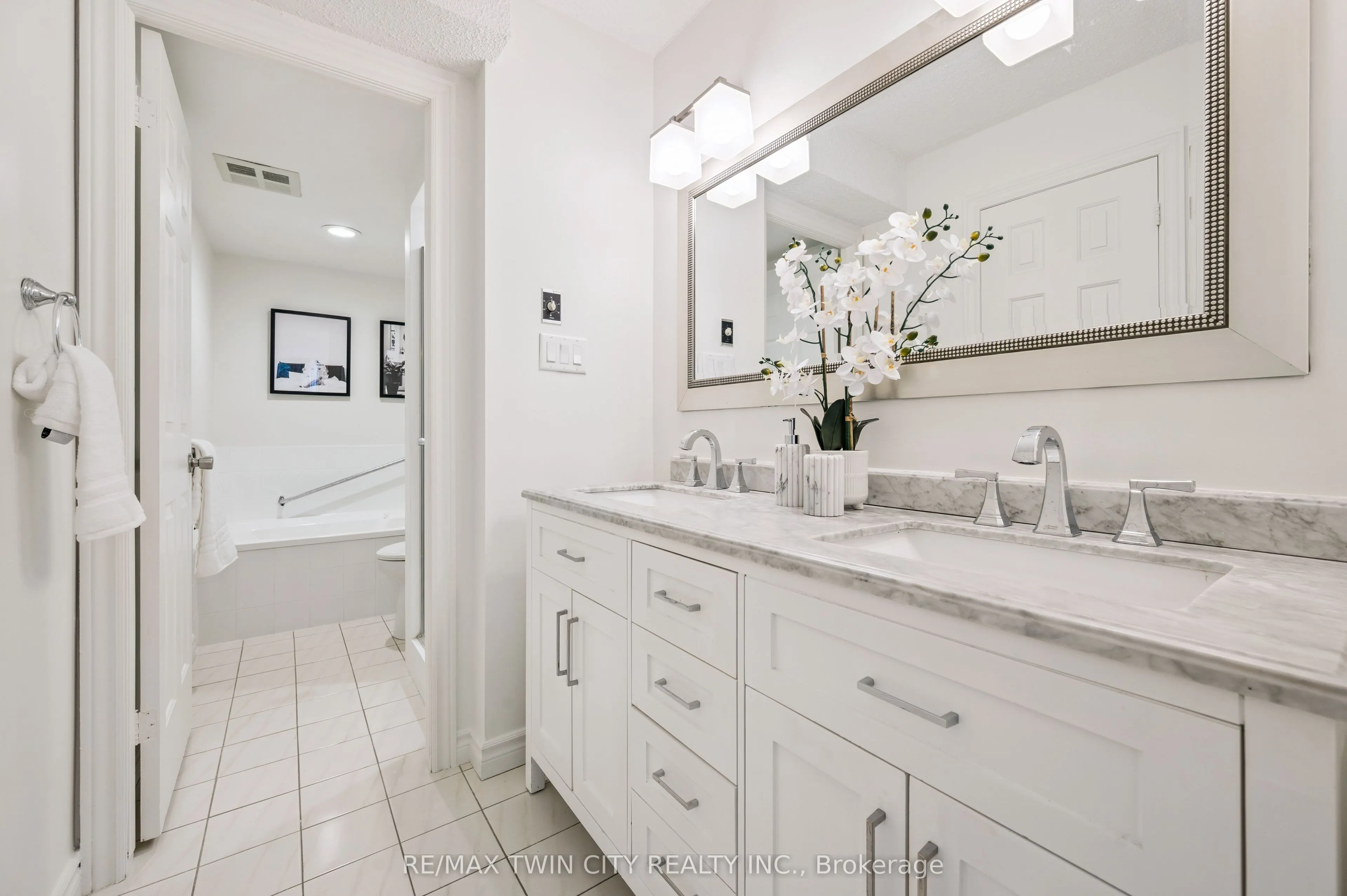 2121 Lakeshore Road, #401