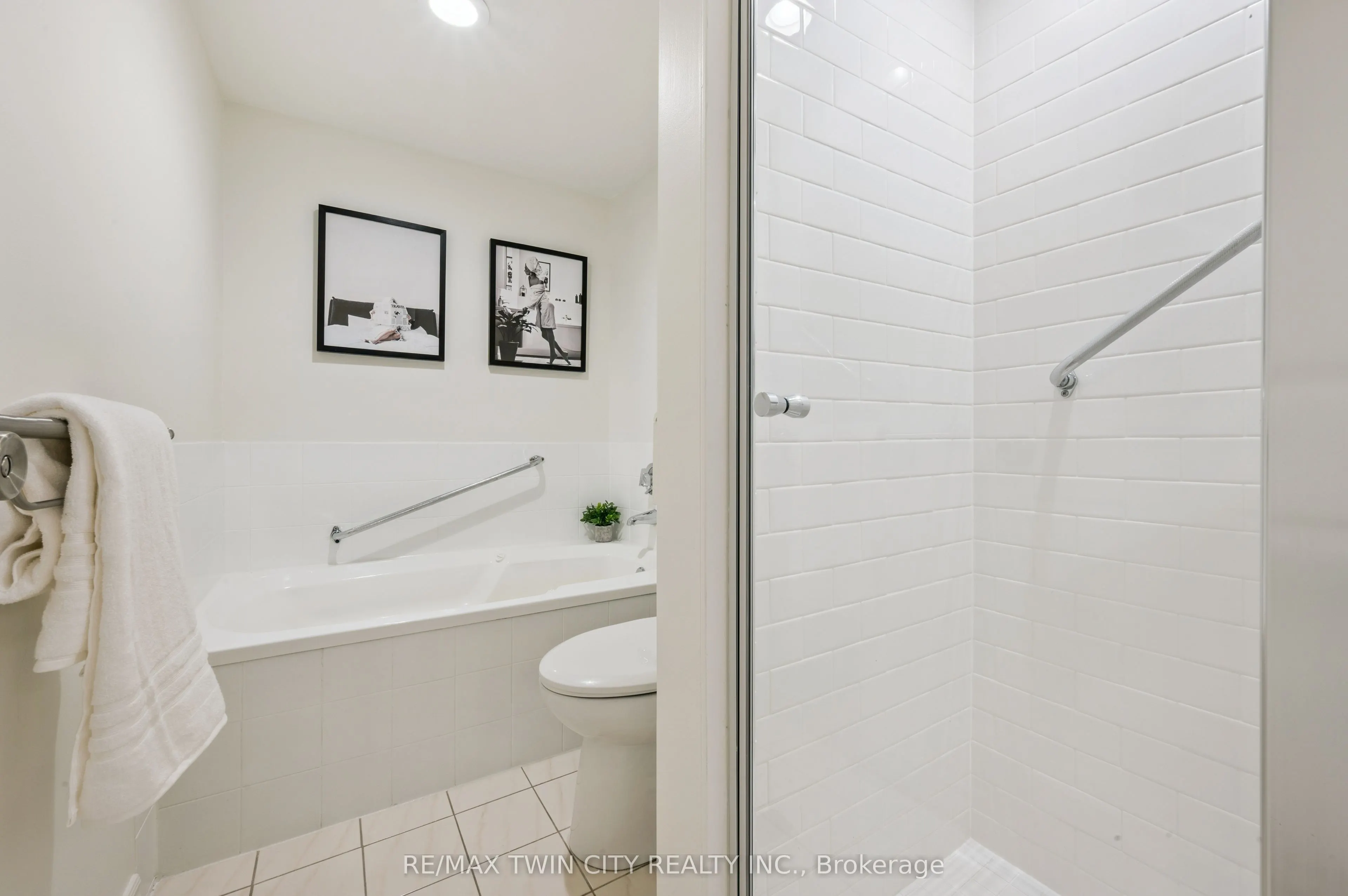 2121 Lakeshore Road, #401