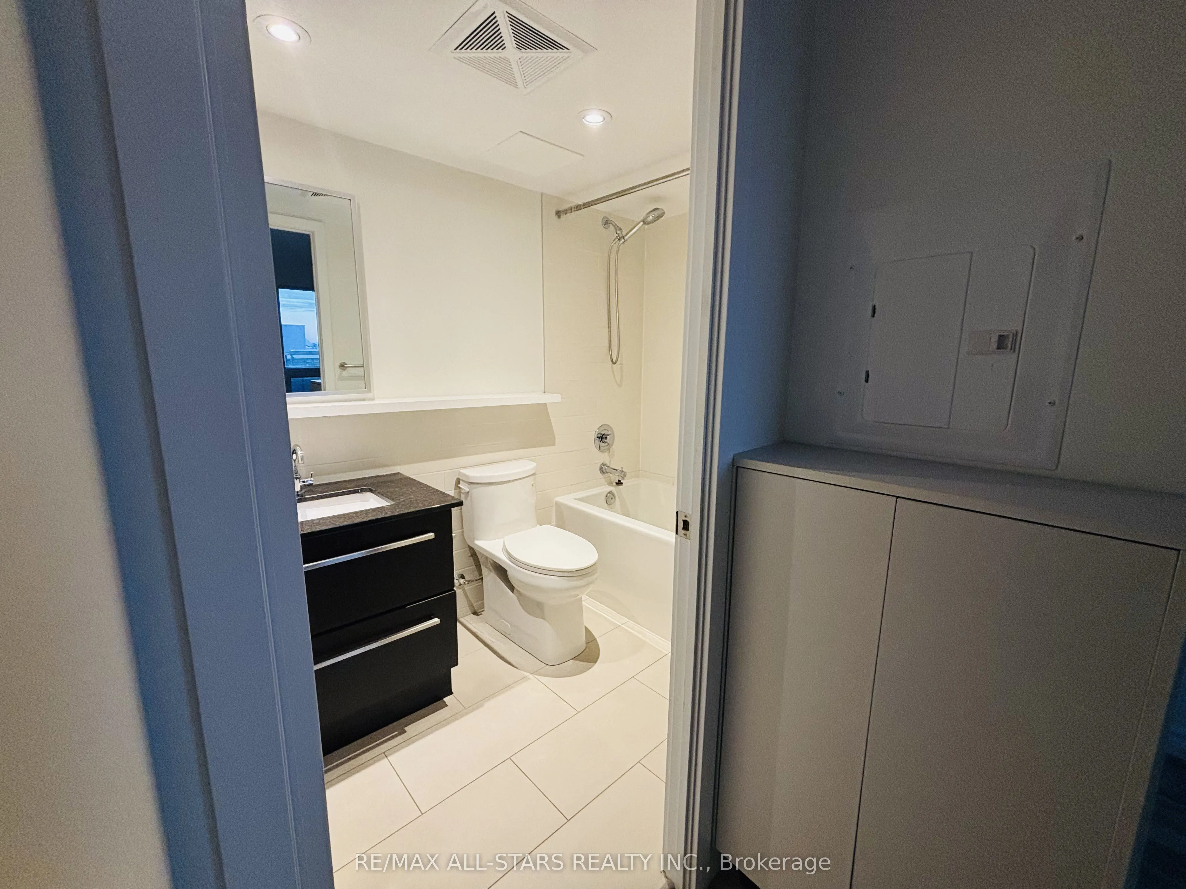 160 Flemington Road, #802