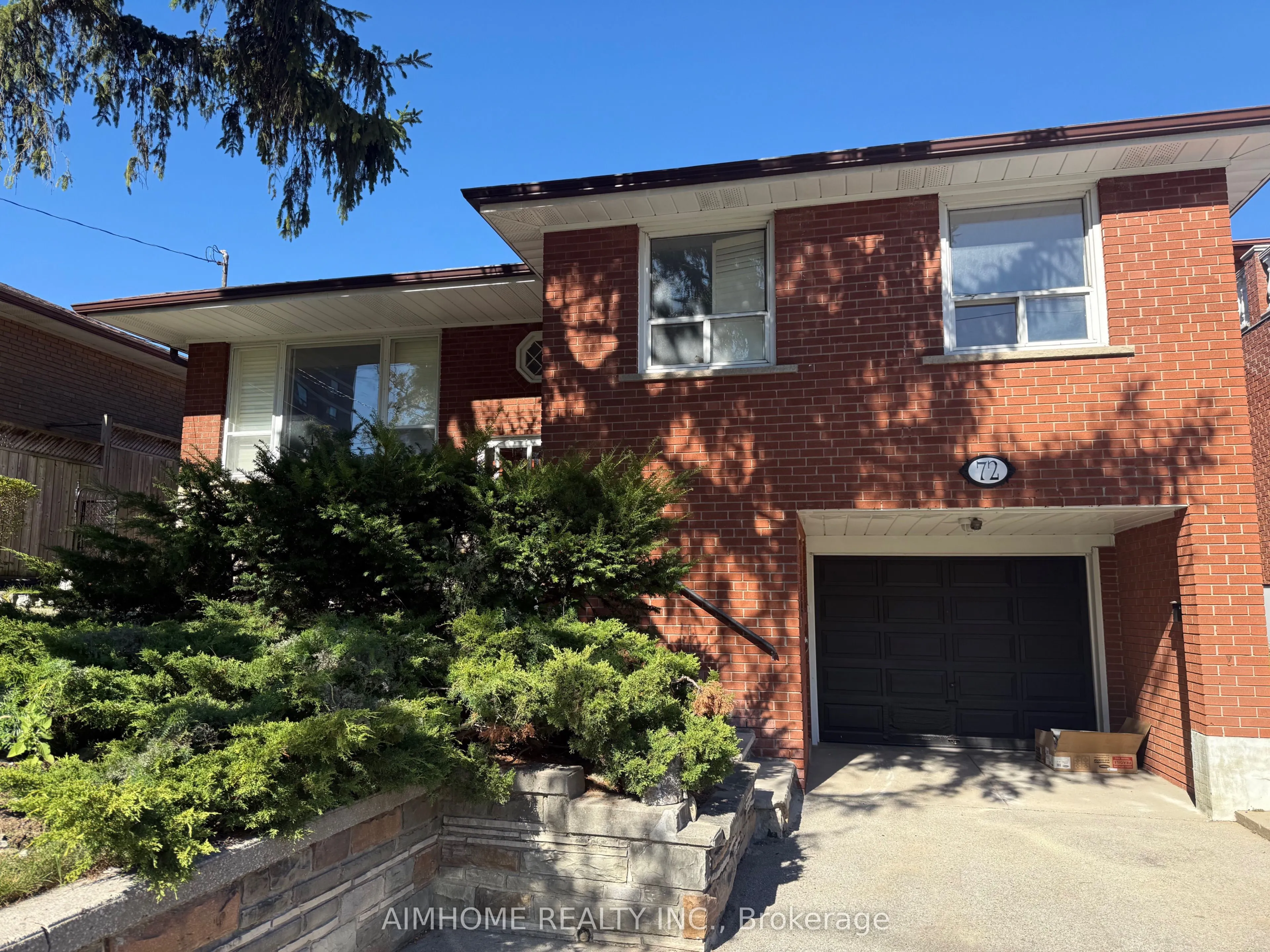 72 La Rose Avenue