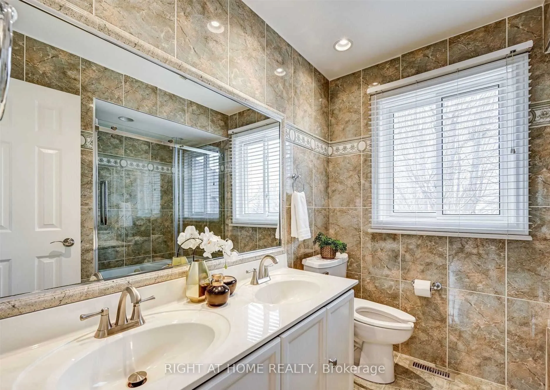 6713 Mockingbird Lane, #Upper