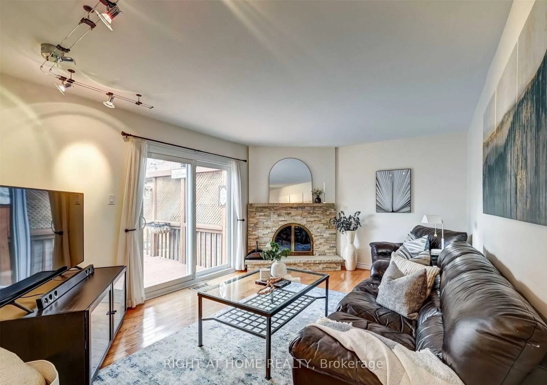 6713 Mockingbird Lane, #Upper