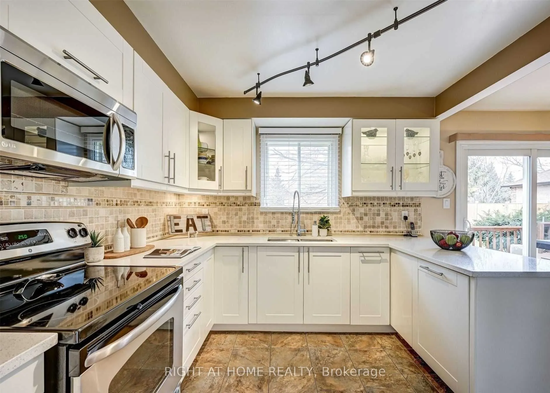 6713 Mockingbird Lane, #Upper