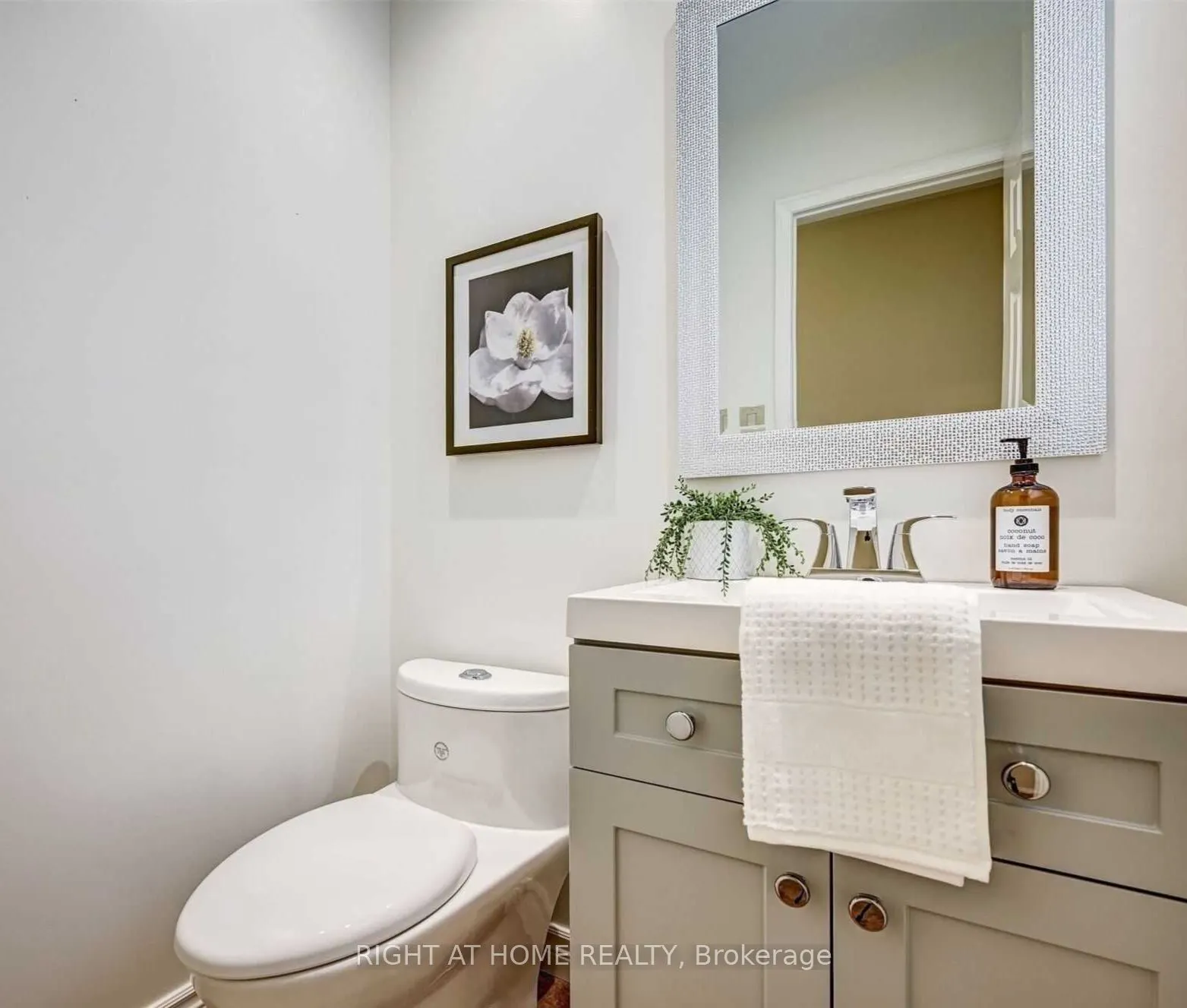 6713 Mockingbird Lane, #Upper