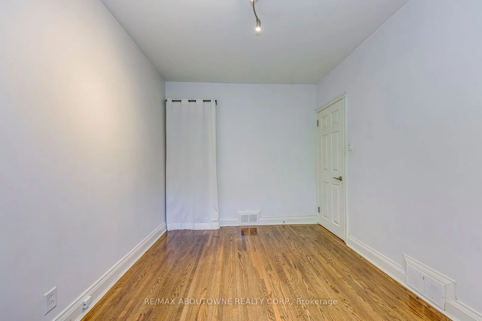 3 Glenn Murray Drive