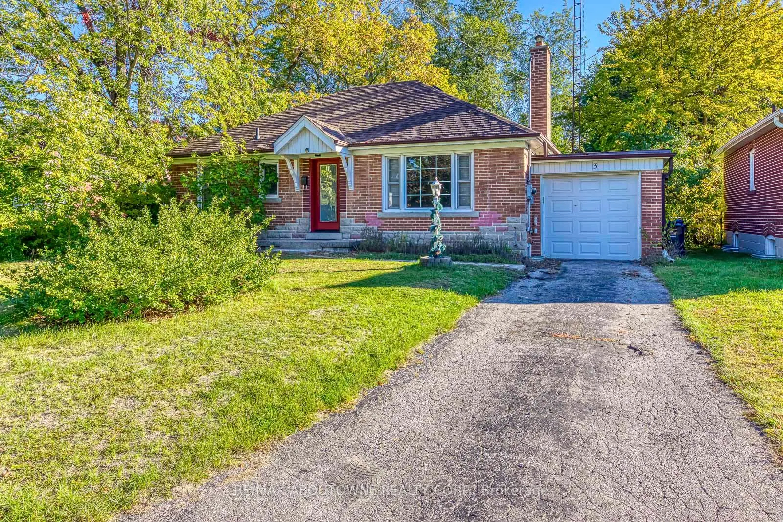 3 Glenn Murray Drive