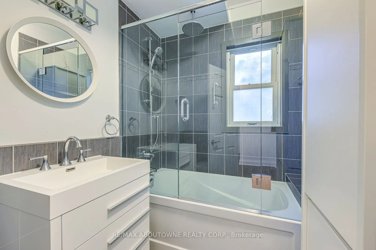 3 Glenn Murray Drive