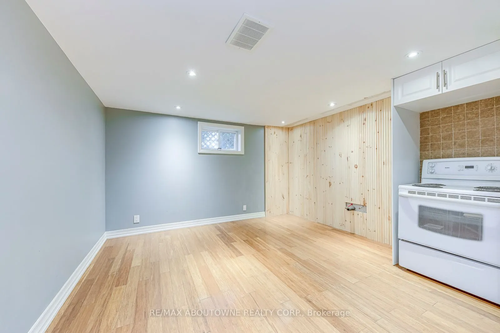 3 Glenn Murray Drive