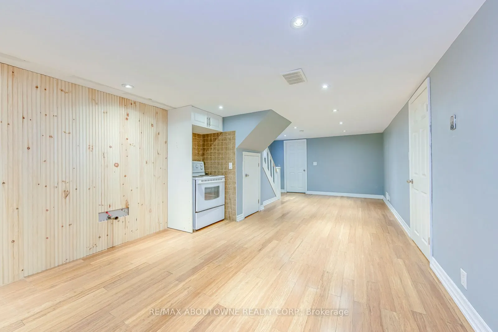 3 Glenn Murray Drive