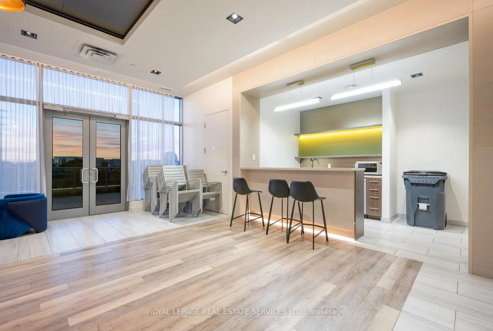 4633 Glen Erin Drive, #10