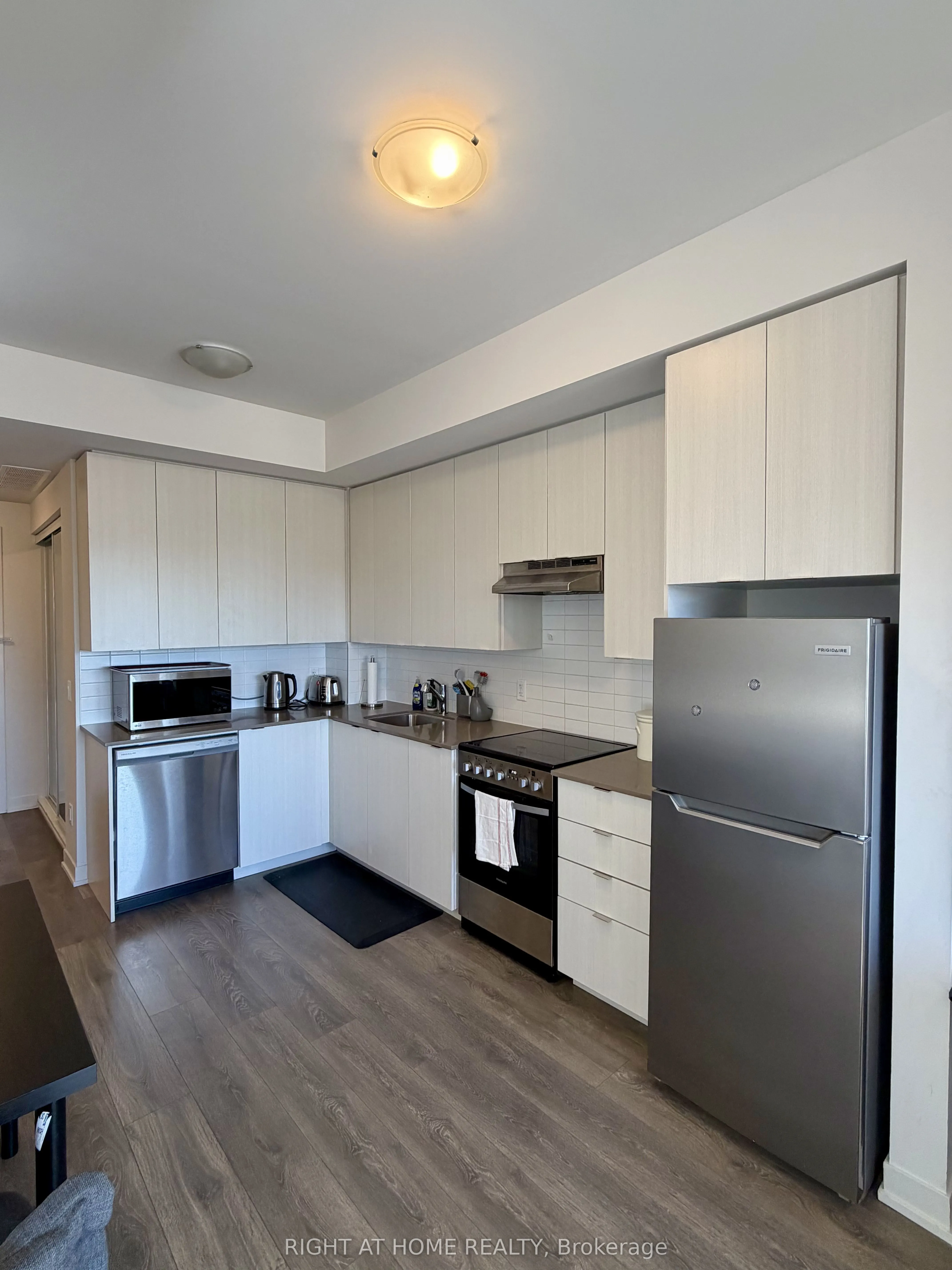 62 Sky Harbour Drive, #207