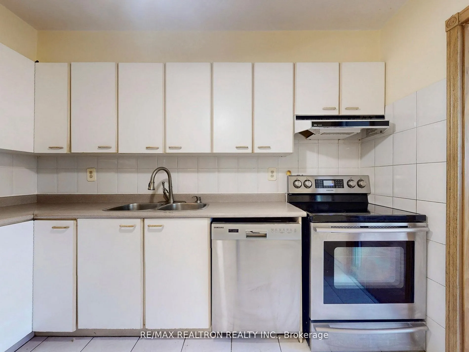 360 Ridelle Avenue, #410