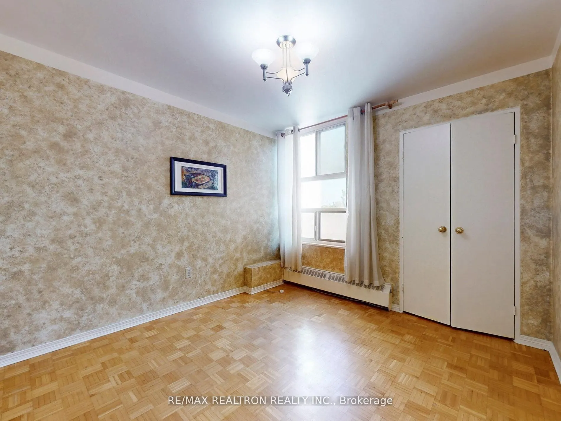 360 Ridelle Avenue, #410
