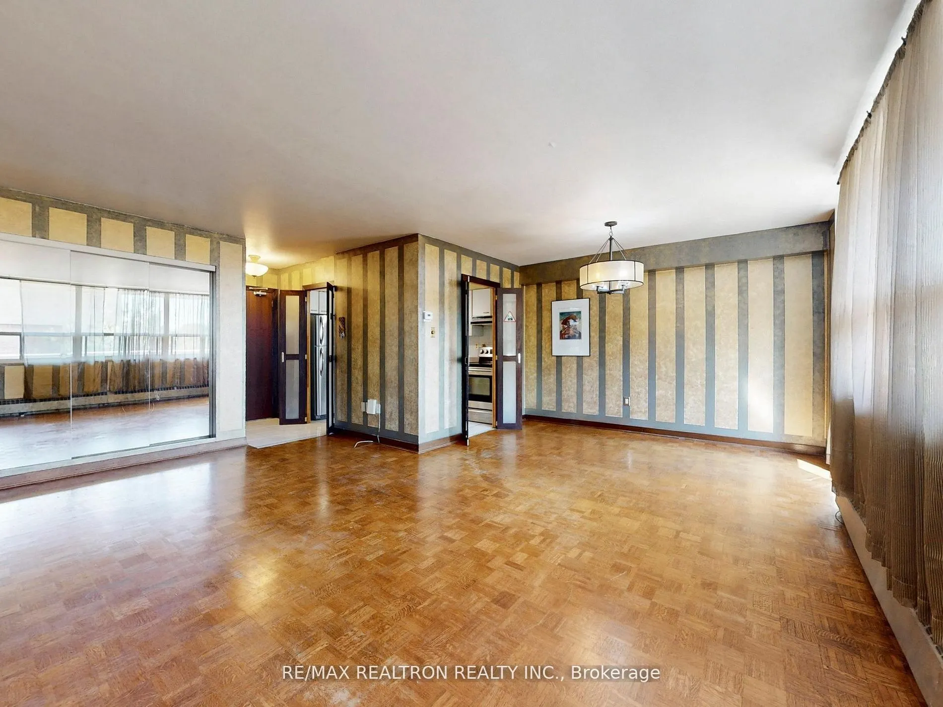 360 Ridelle Avenue, #410