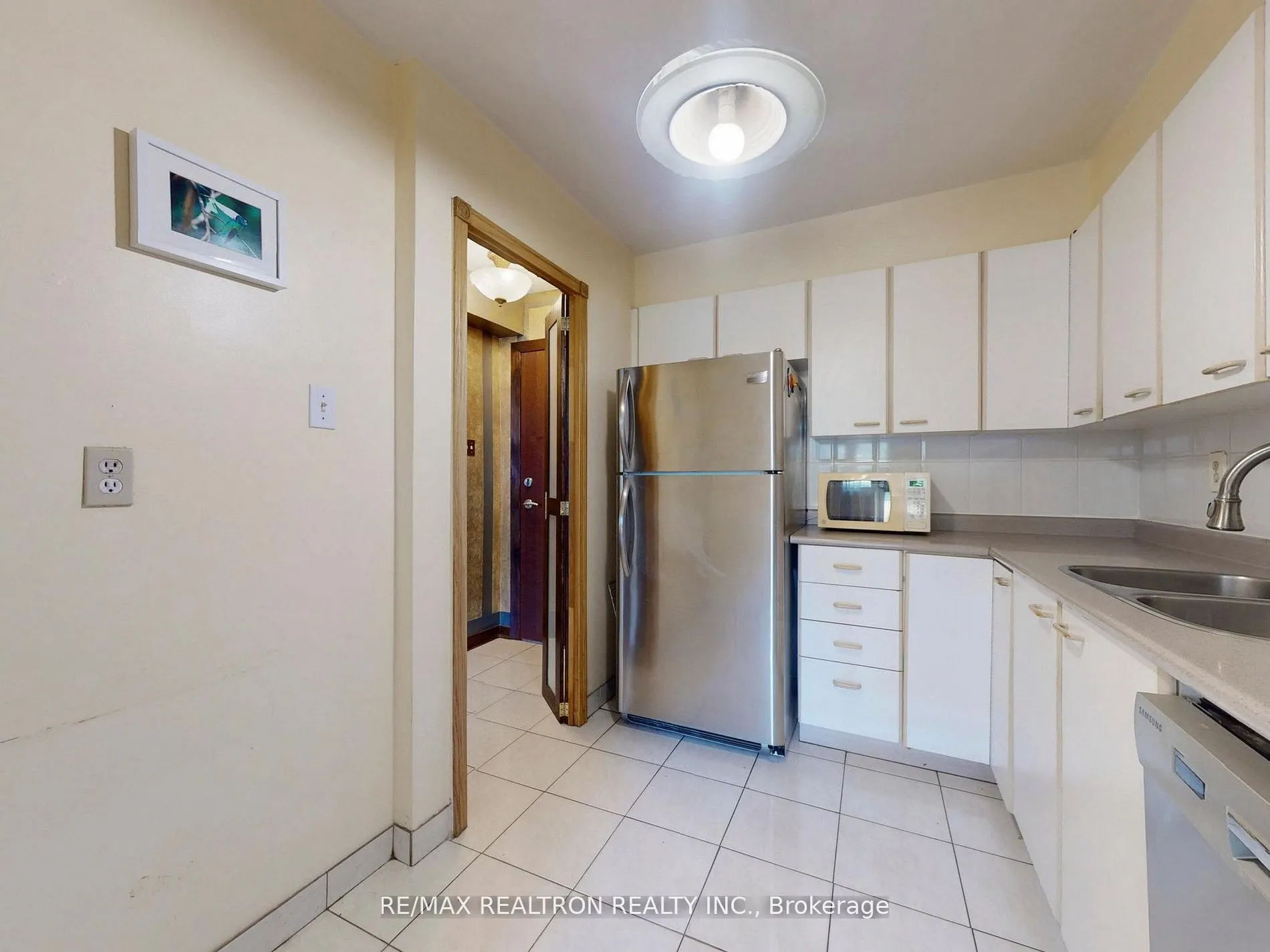 360 Ridelle Avenue, #410