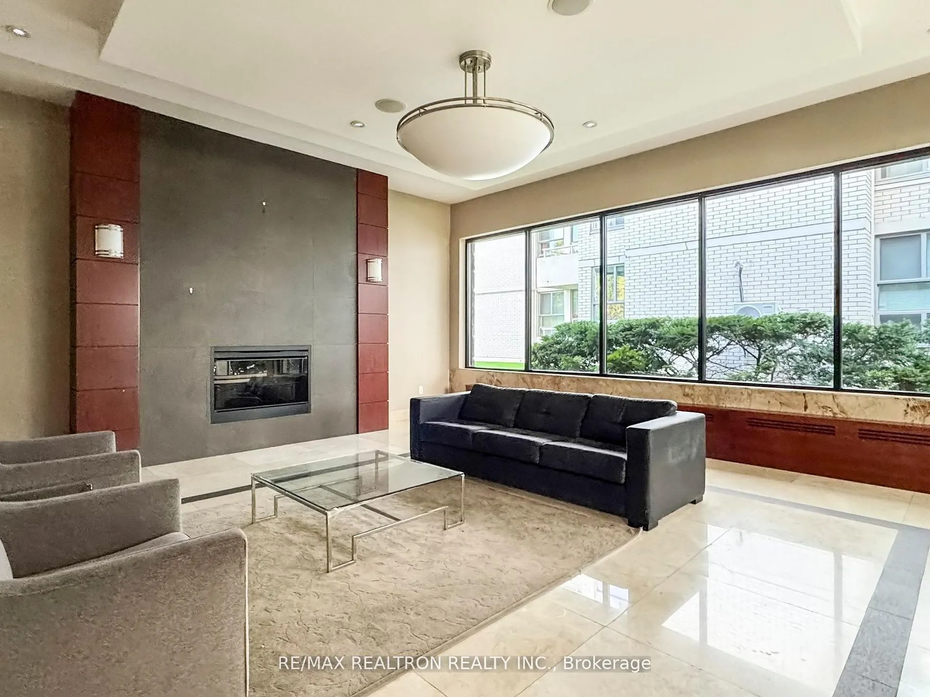 360 Ridelle Avenue, #410