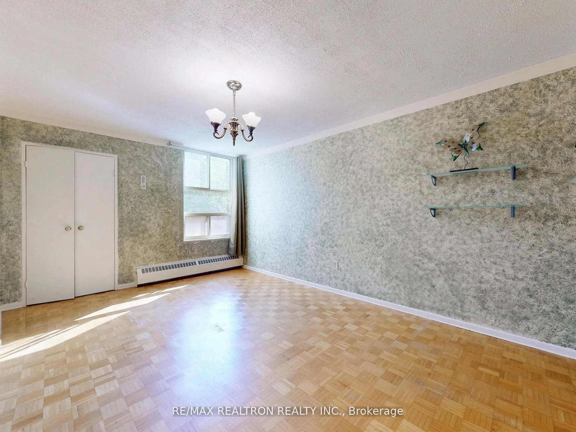 360 Ridelle Avenue, #410