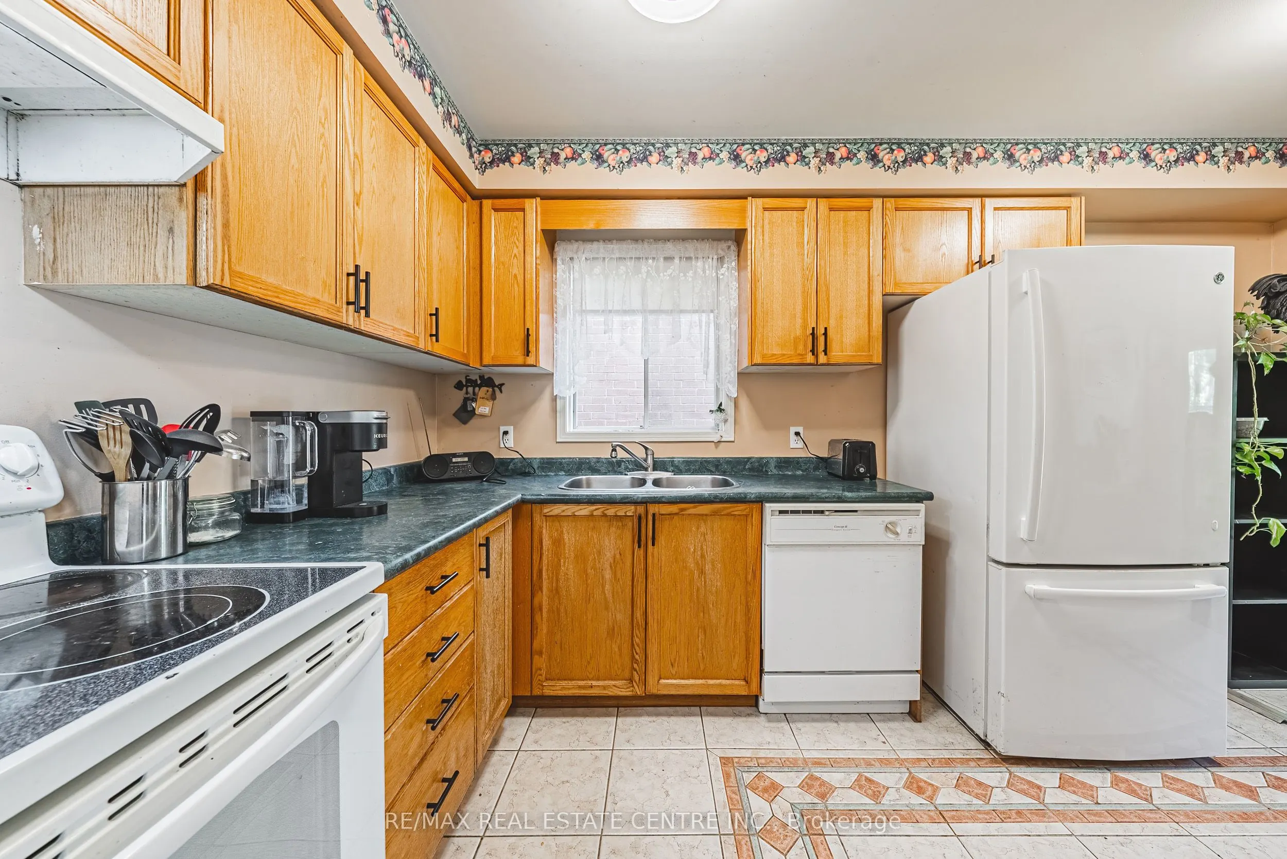 487 Taylor Crescent