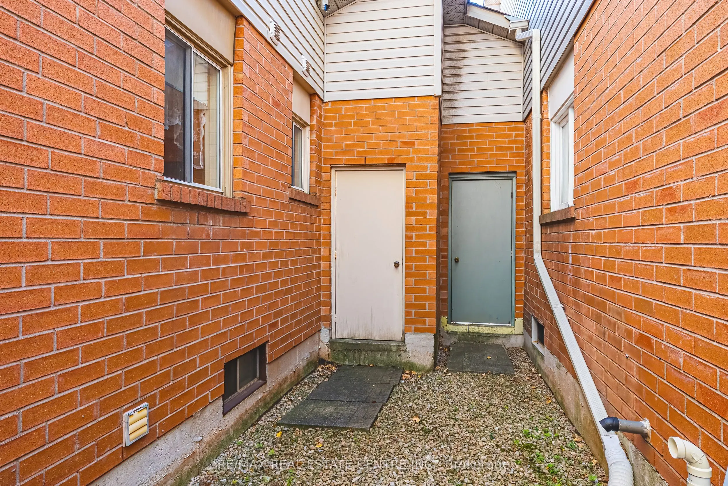 487 Taylor Crescent