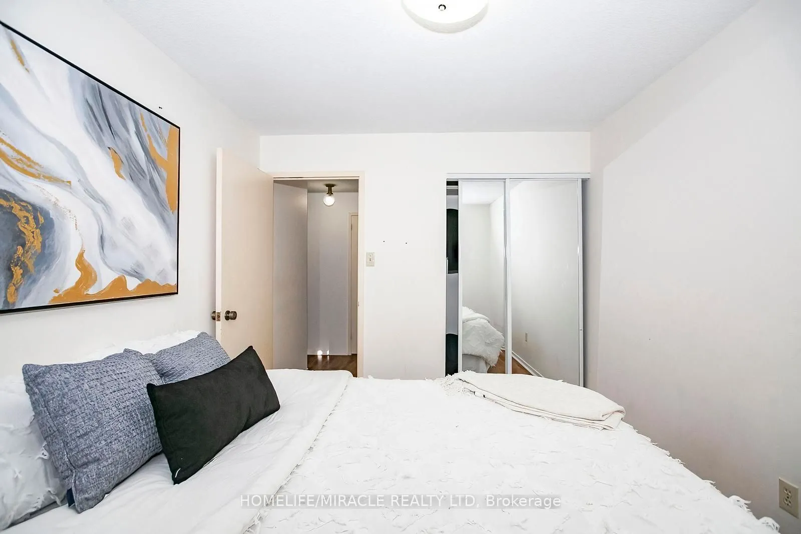 15 Kensington Road, #1610