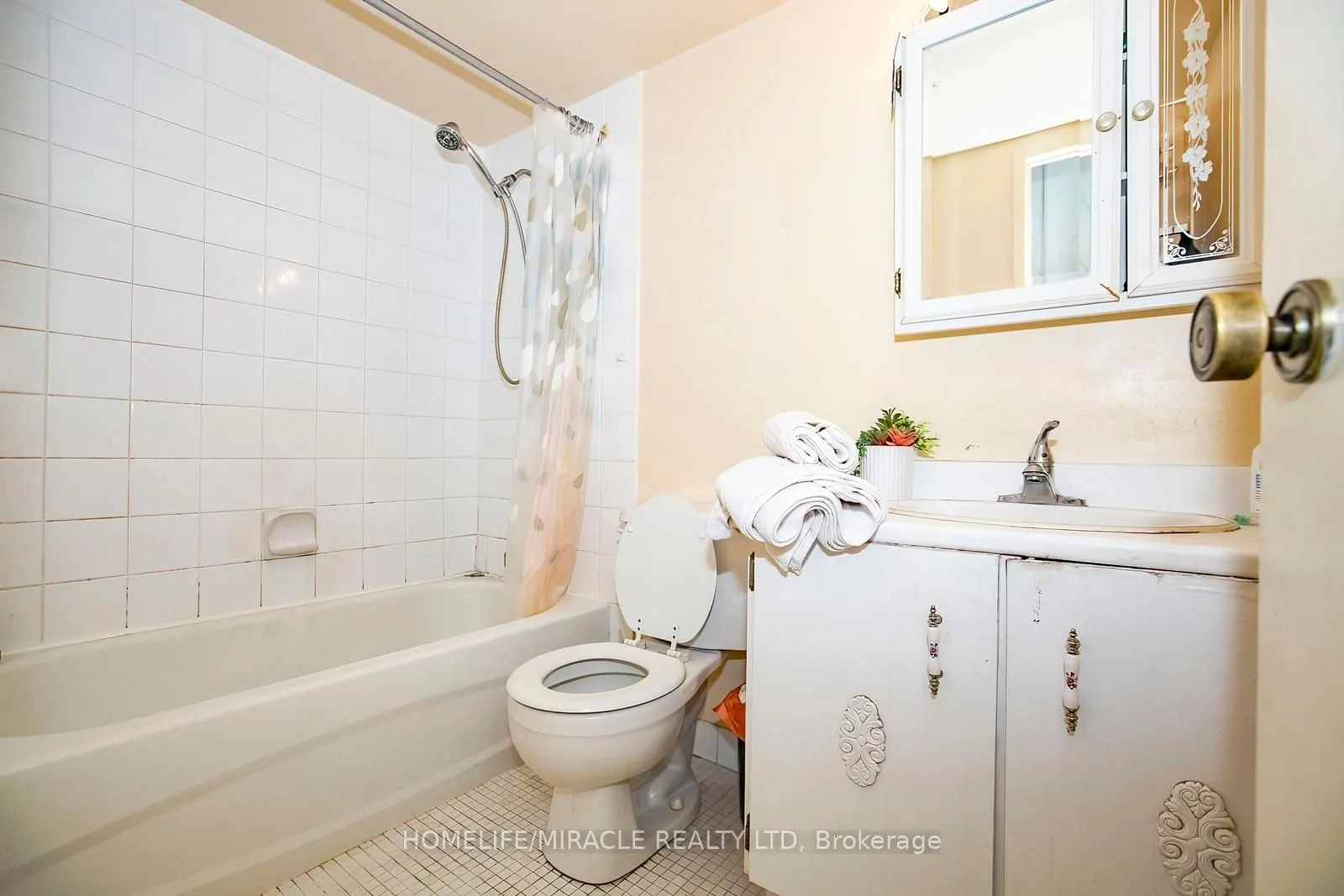 15 Kensington Road, #1610