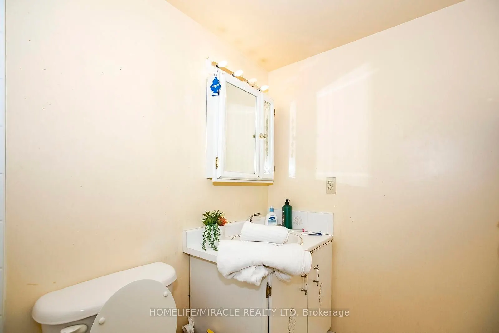 15 Kensington Road, #1610