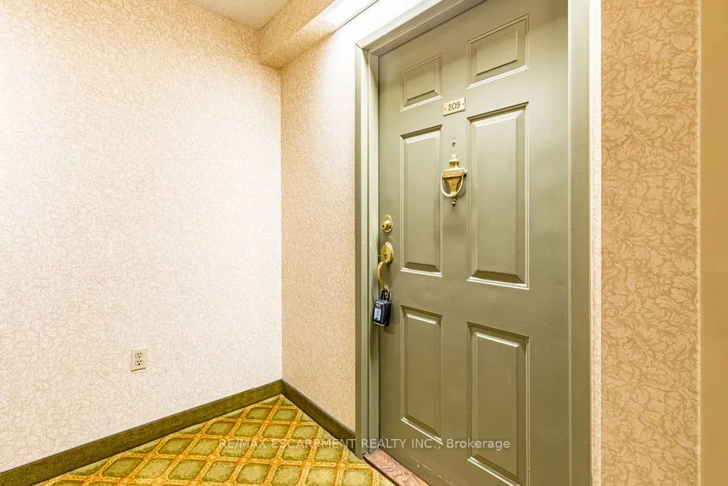 5080 Pinedale Avenue, #209