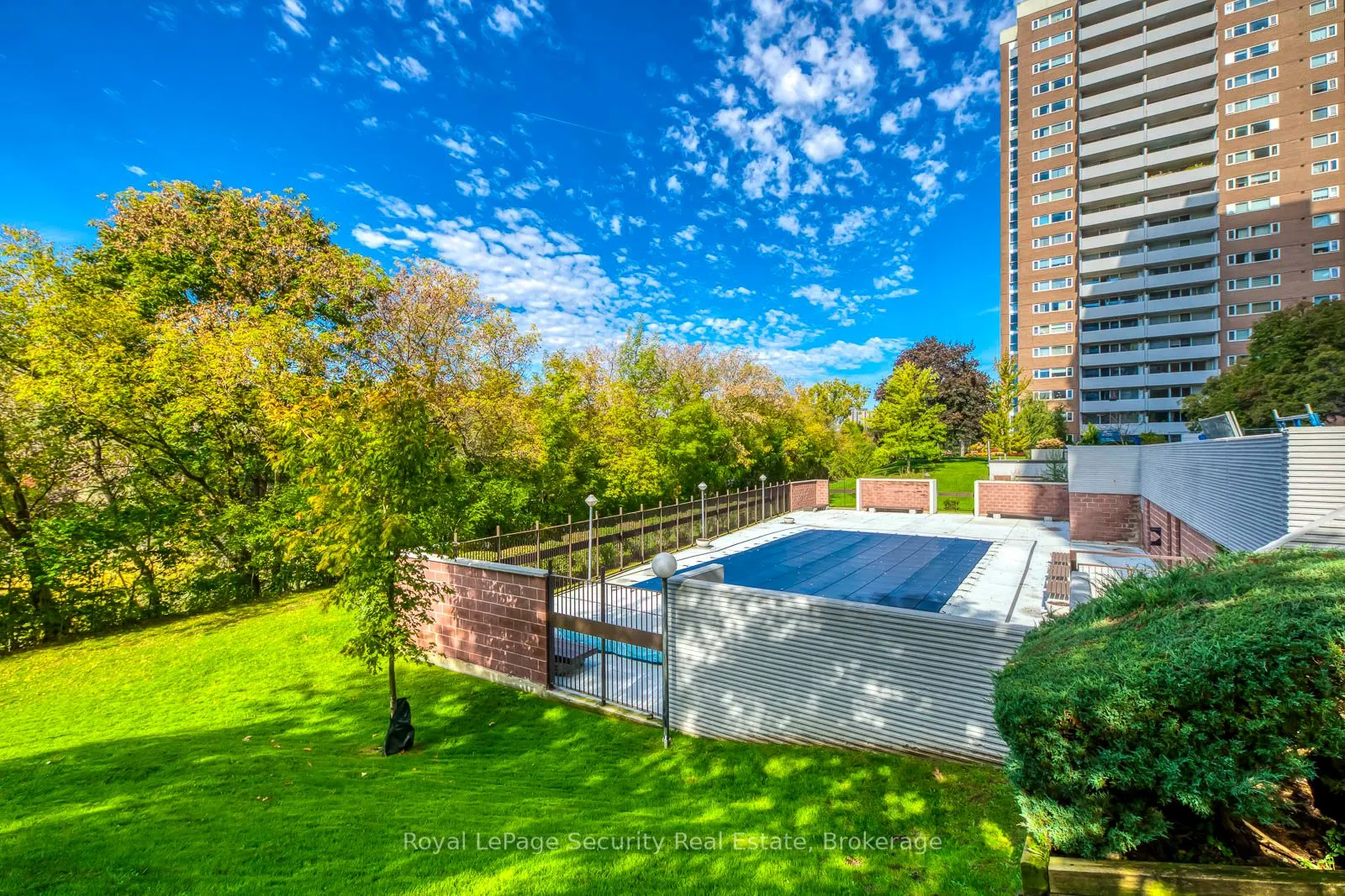 260 Scarlett Road, #2005