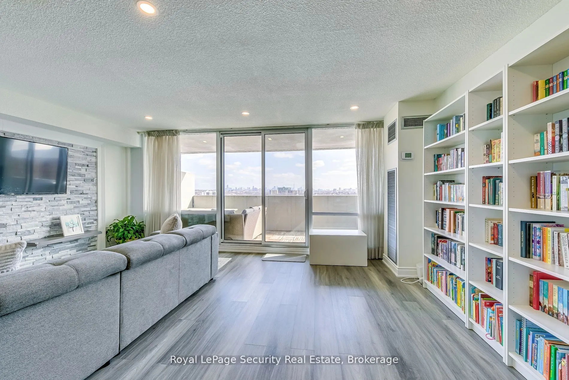 260 Scarlett Road, #2005