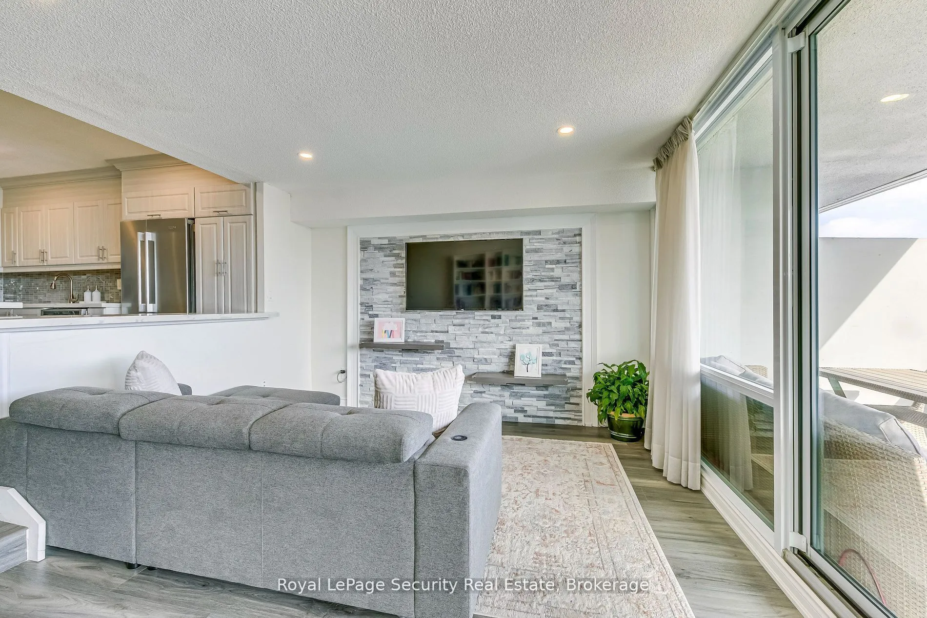 260 Scarlett Road, #2005