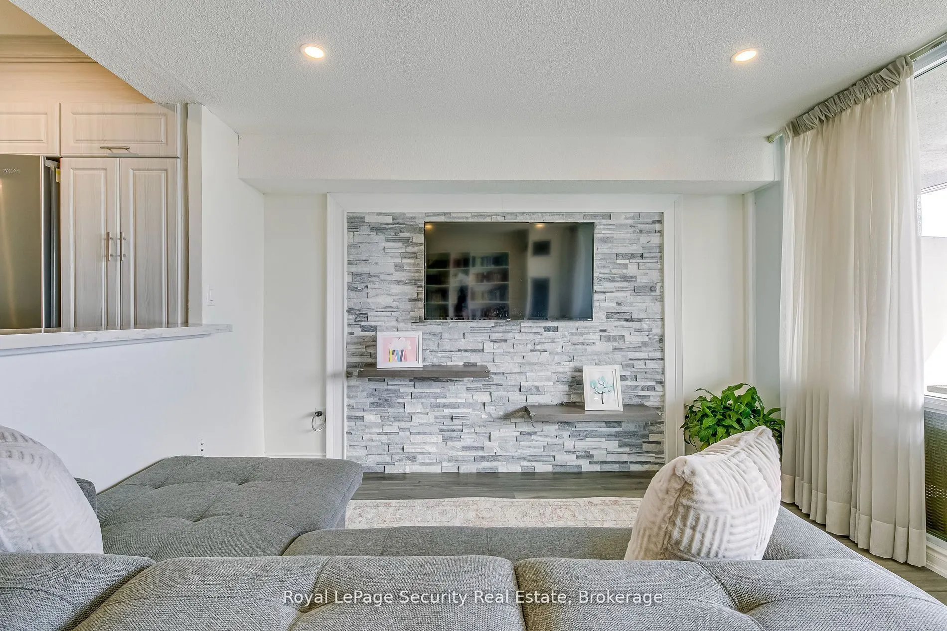 260 Scarlett Road, #2005
