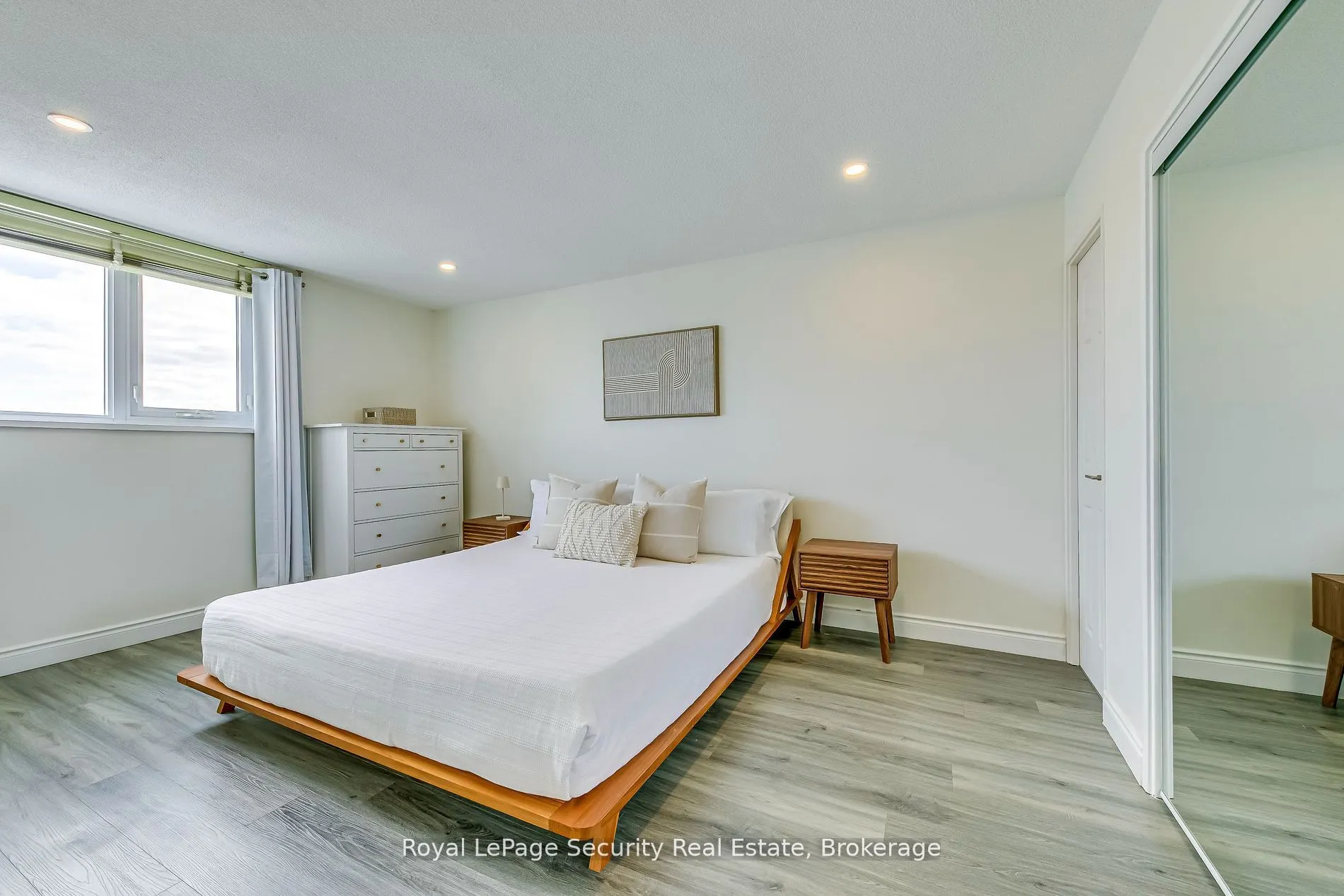 260 Scarlett Road, #2005