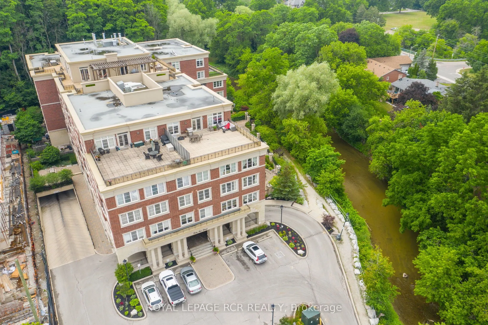 60 Ann Street, #403