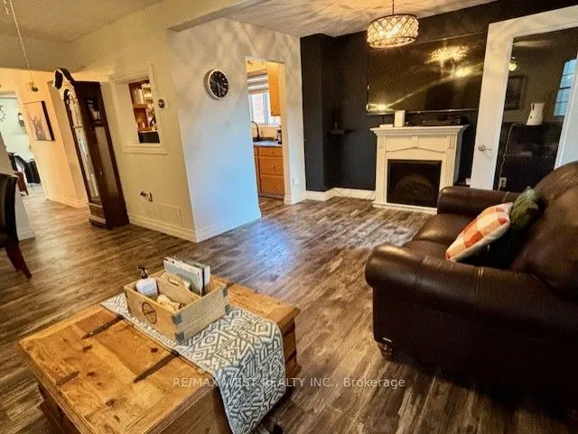 370 Whitehead Crescent