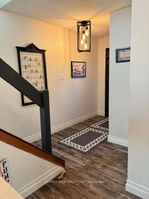 370 Whitehead Crescent