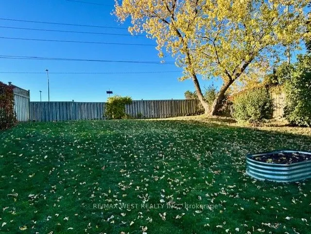 370 Whitehead Crescent