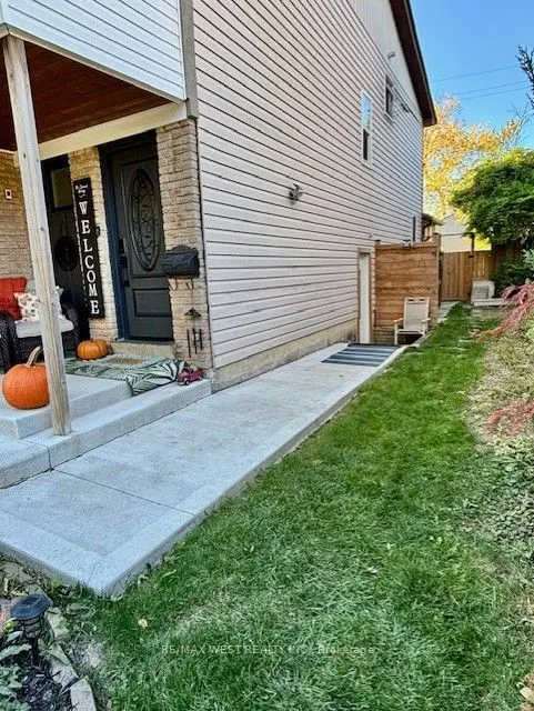 370 Whitehead Crescent