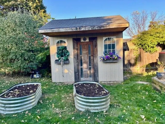 370 Whitehead Crescent