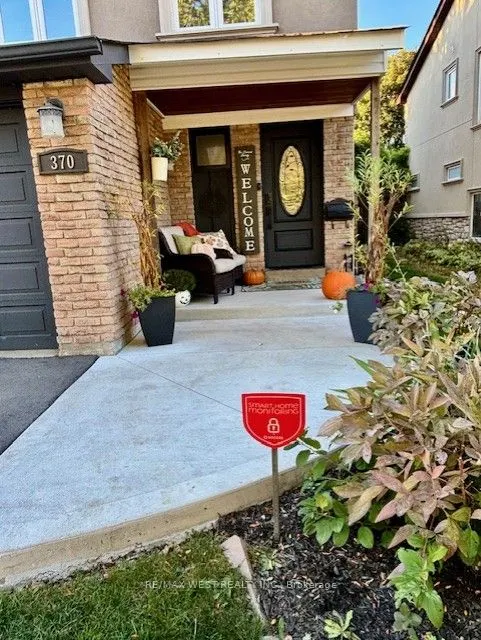 370 Whitehead Crescent