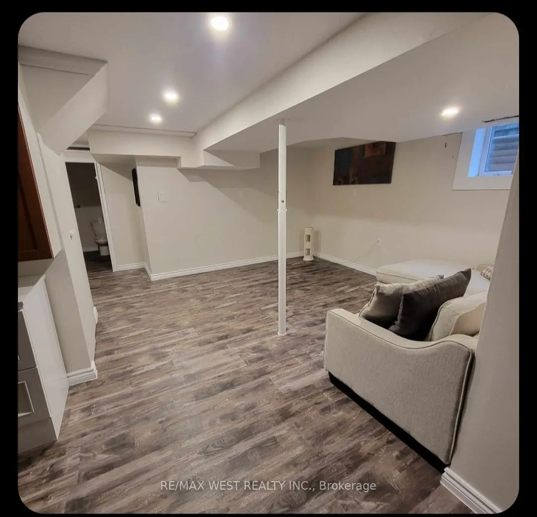 370 Whitehead Crescent