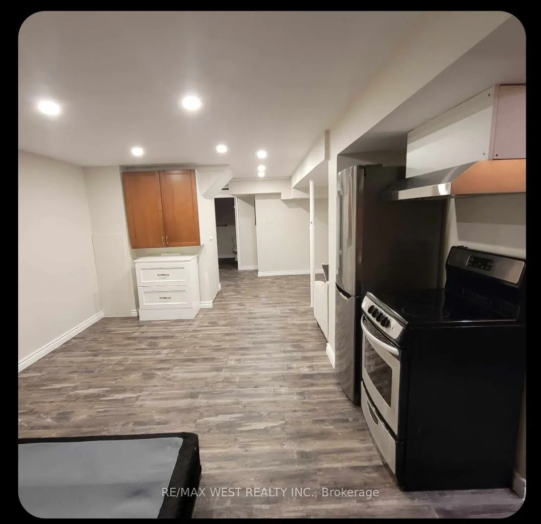 370 Whitehead Crescent
