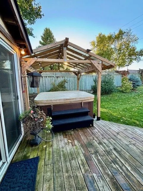 370 Whitehead Crescent