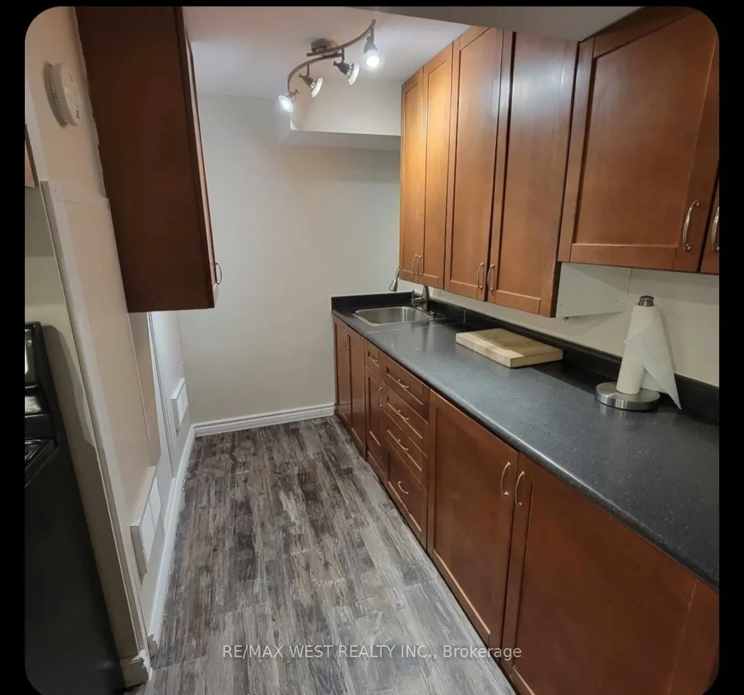 370 Whitehead Crescent