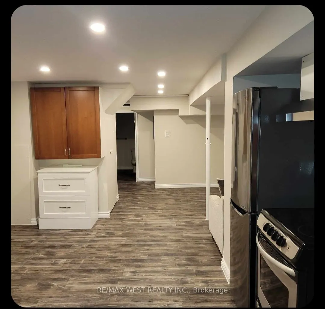 370 Whitehead Crescent