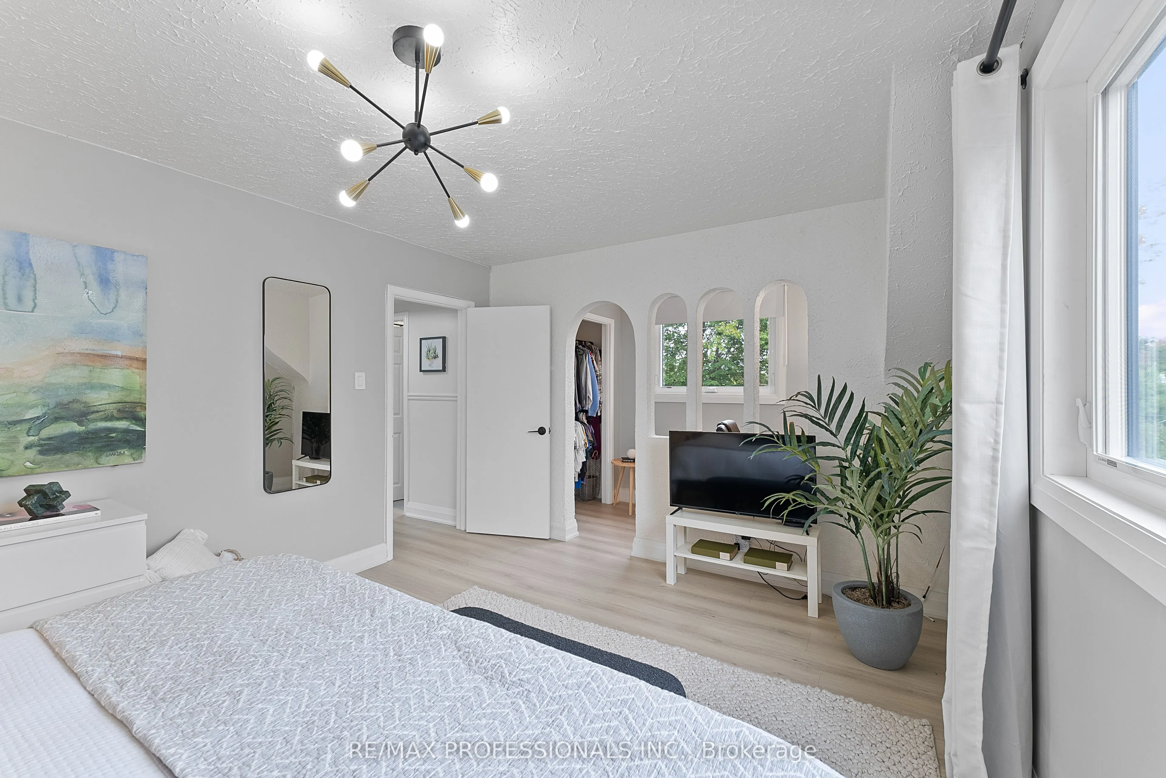 18 Lavington Drive