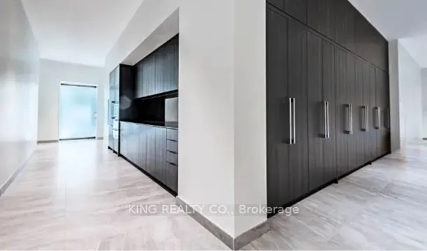 86 Dundas Street E, #814